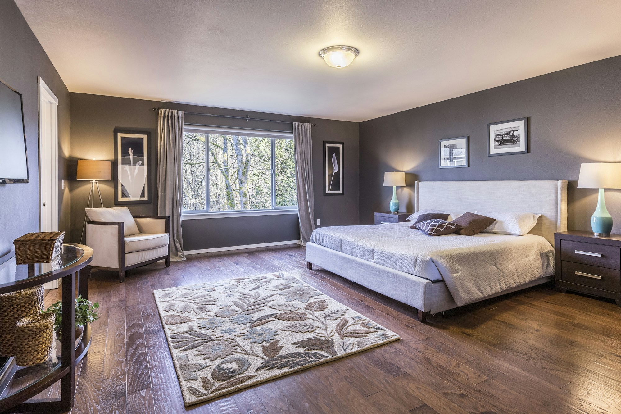 Quiet bedroom with soft textiles and natural finishes