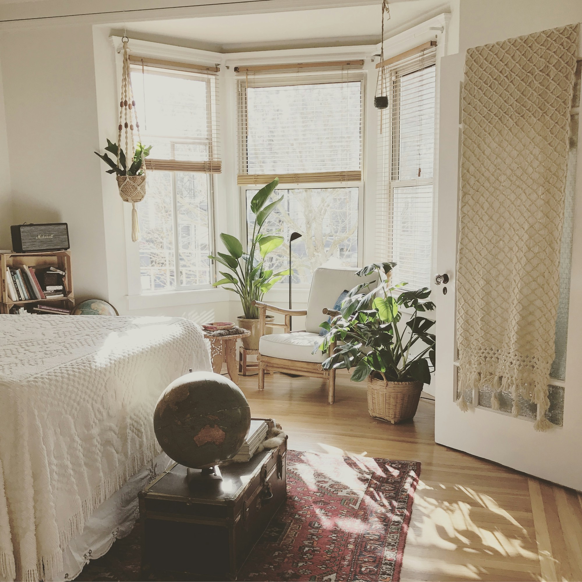 Compact interior with a light palette and efficient layout